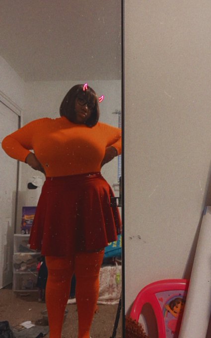 Just Velma missing her Shaggy 😩  *late Halloween post* https://t.co/VLoTl6AxPn