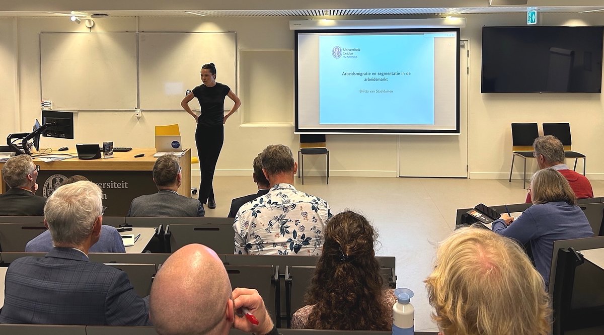 2 weeks ago I gave my first talk in Dutch at the Dutch Economist's Day (they take political economists too :)), sharing my work on how occupational change + welfare states = ethnic segmentation in the labor market. thanks @EduardSuari & @OlafvanVliet for inviting me to be a part!