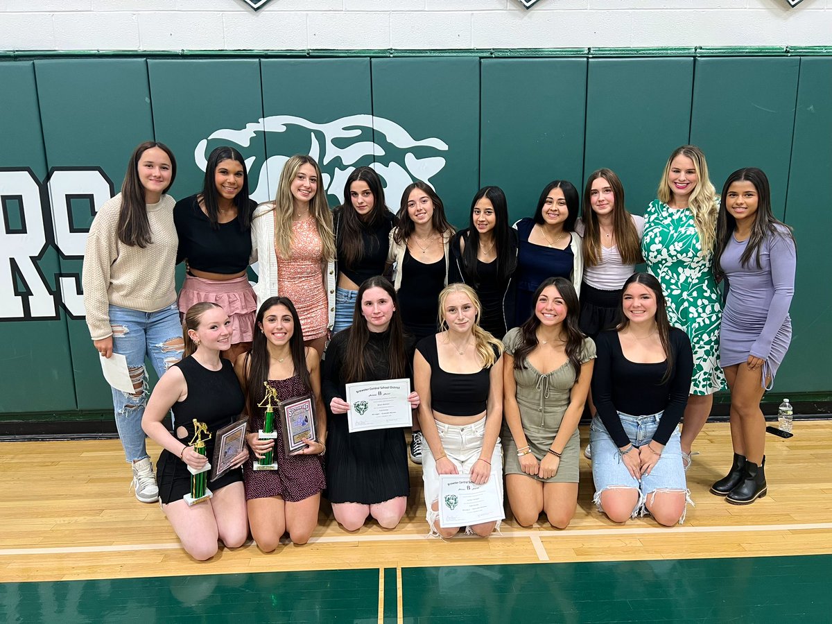 Brewster_FH's tweet photo. Sports Awards 2023 🐻🏑🏆
@BCSD_Athletics @brewsterschools @CoachJPurcell @CherylCorbett11 @Miss__Corbett https://t.co/1qyZacKGGq