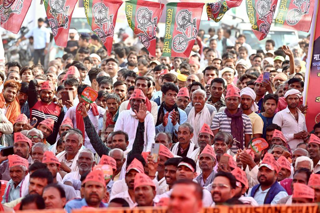 yadavakhilesh's tweet photo. सामाजिक न्याय की बनके बुलंद आवाज़... जनता चली है PDA के साथ  

आज पन्ना, मध्य प्रदेश में विजय संकल्प महारैली के दौरान। https://t.co/W6WDkZP9UE