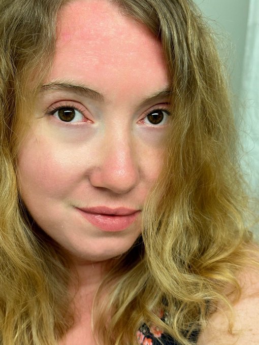 I&rsquo;m 35 today! Happy Birthday to me.  :) https://t.co/LepY5XMOWA<a href="/tag/newprofilepic"class="tags"><span>#newprofilepic</span></a>