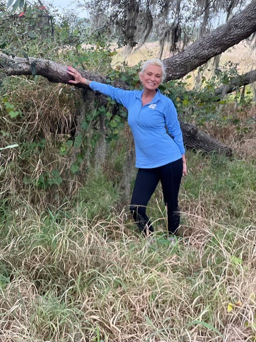 1 pic. Early morning hike…I’m a nature girl ? https://t.co/Hkv3E1FJwN https://t.co/N8N4RL155e