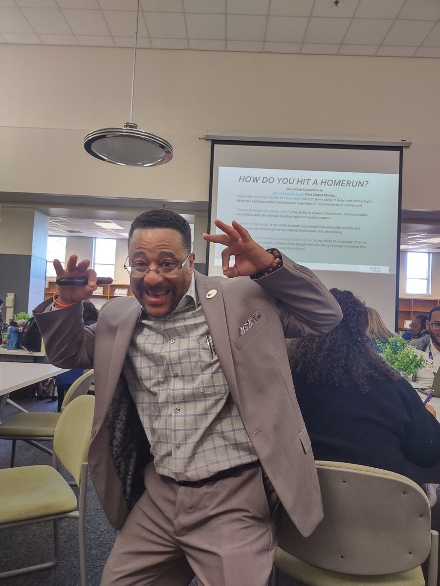 HerbertMonroe6's tweet image. So Honored to be welcomed back to HCPS to Motivate, Educate, and Empower the Family &amp;amp; Community Engagement team with a focus on FATHERS. Big thanks to long time friend Rafer Giles Community Schools Manager for the invite.
#awordfromdoc