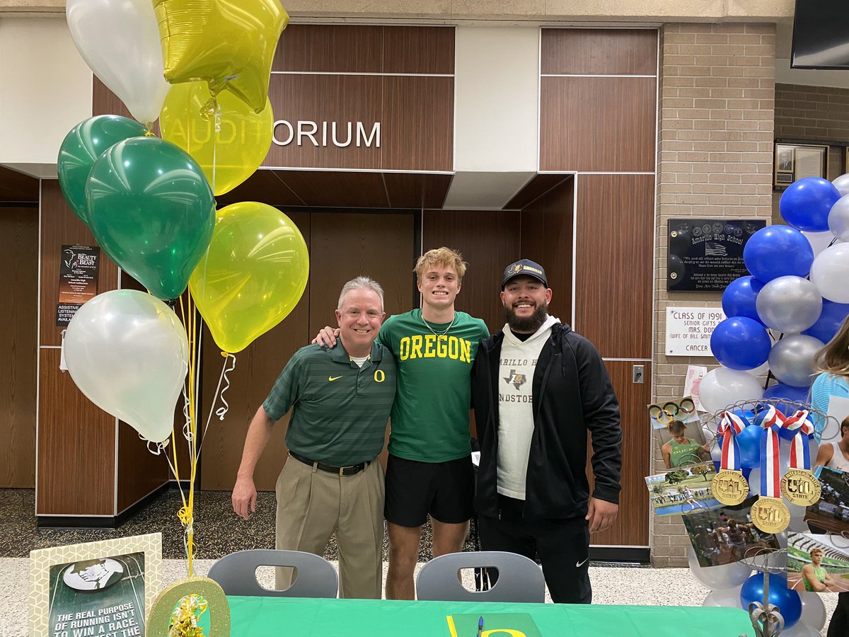 Loved celebrating Adam last night as he signed his NLI to run for the University of Oregon! Let’s Goooooo 💚💛