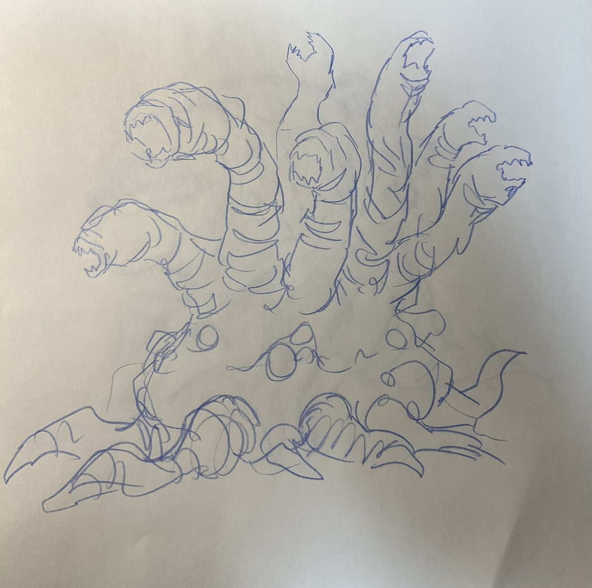 今、同時作画してる脱法テイマーの方に色々キメラ生物が出てくるんでその大まかなデザイン。複数の生物を組み合わせたなるべく不細工不均等にしようと。でも私がやると全部深海魚みたいになっちゃうね。倒し甲斐と見映えがあるようにするため恐竜くらいの大きさかな。火や溶解液を噴くぞ。 