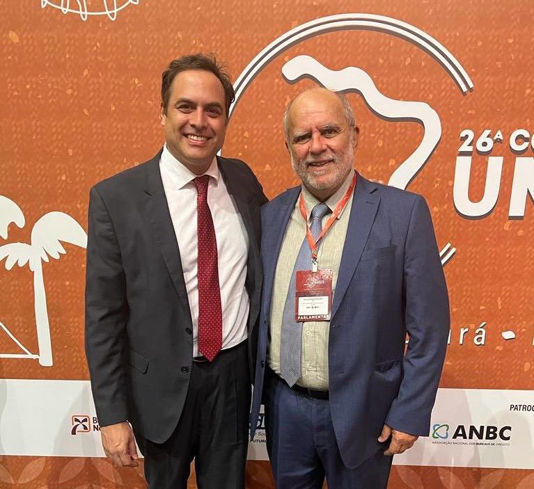 WaldemarBorges's tweet photo. Na Conferência da @UnaleOficial em Fortaleza, tive a alegria de reencontrar o amigo Paulo Câmara, ex-governador de Pernambuco e atual presidente do Banco do Nordeste. Satisfação revê-lo! 🤝
#DeputadosEstaduais #Unale #Pernambuco #WaldemarBorges https://t.co/dCiO2hVHYb