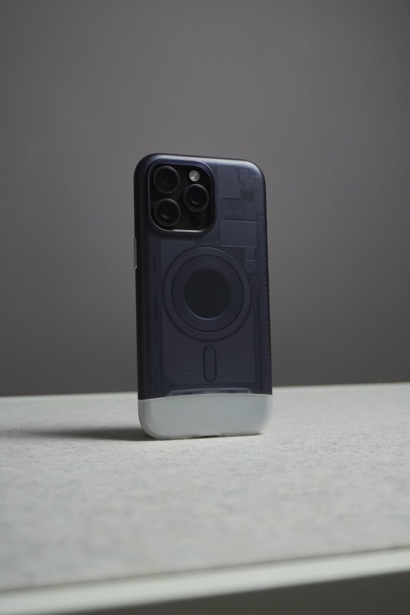 fbrown_visuals's tweet image. 😮‍💨🤯🔥

Limited classic C1, in all it’s glory!

Love the black one!

@SpigenWorld 

#iphone15promax #iphone15pro #spigen #spigenc1 #iphonecases #iphoneaccessories