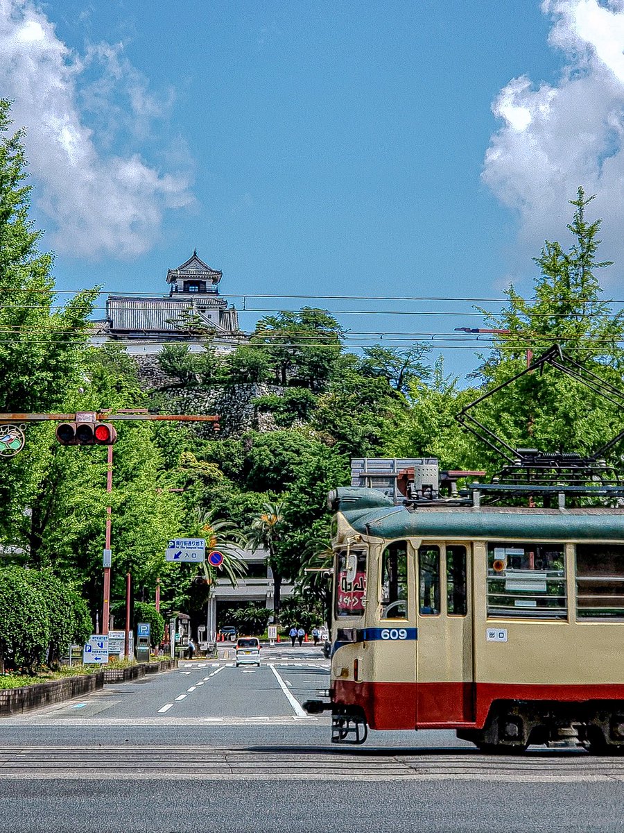 高知城と路面電車と夏
⁡
2022年5月27日(金)
⁡
⁡⁡#過去pic⁡⁡
#夏⁡⁡
⁡#高知城⁡⁡
⁡#路面電車⁡
⁡⁡#スマホ写真
#フォト散歩⁡⁡⁡
#キリトリセカイ⁡⁡⁡⁡
⁡#カメラ好きと繋がりたい⁡
#ファインダー越しの私の世界