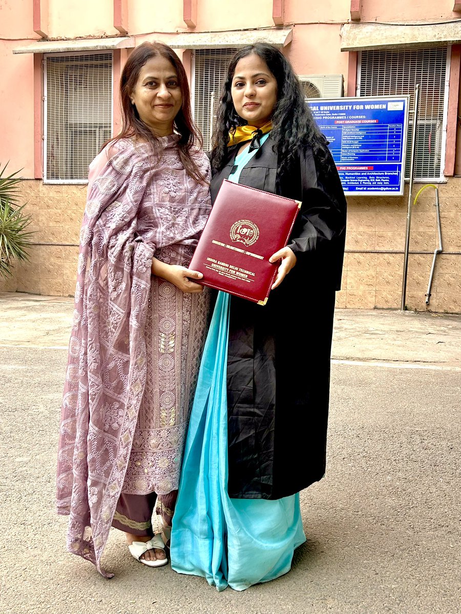 Gaurikaa2's tweet image. Done and dusted?🎓🥂