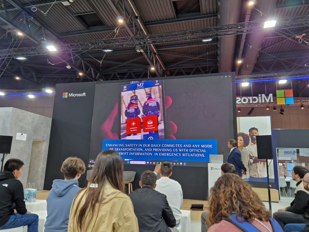 M7SCiutadana's tweet photo. Un año más el M7 ha vuelto a tener el honor de estar presente en el #SmartCityWorldCongress esta vez de mano de #Siemens y #Microsoft 

Sigamos creando las ciudades del futuro! https://t.co/nsY1SlRwtY