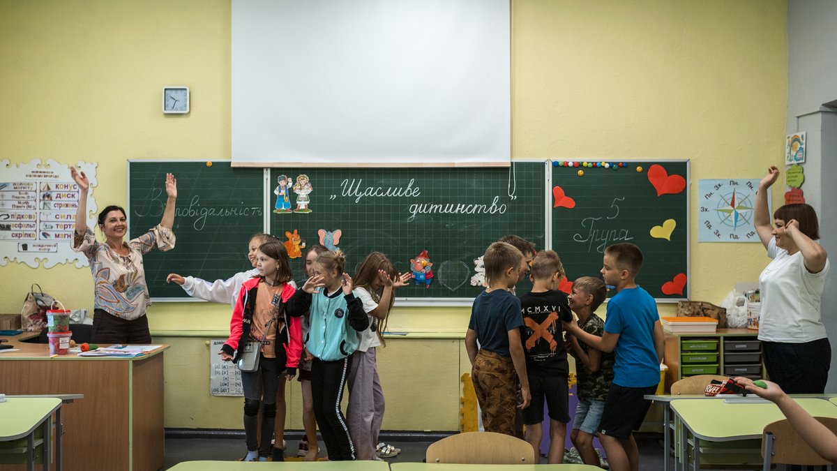 Tule mukaan tukemaan opettajia Ukrainassa!

Haemme vapaaehtoista etäasiantuntijaa suunnittelemaan ja toteuttamaan sarjaa etätyöpajoja paikallisten opettajien toiveiden perusteella osana Ukrainan kansallista ”Global Teacher Prize” aloitetta.

Hae mukaan: opettajatilmanrajoja.fi