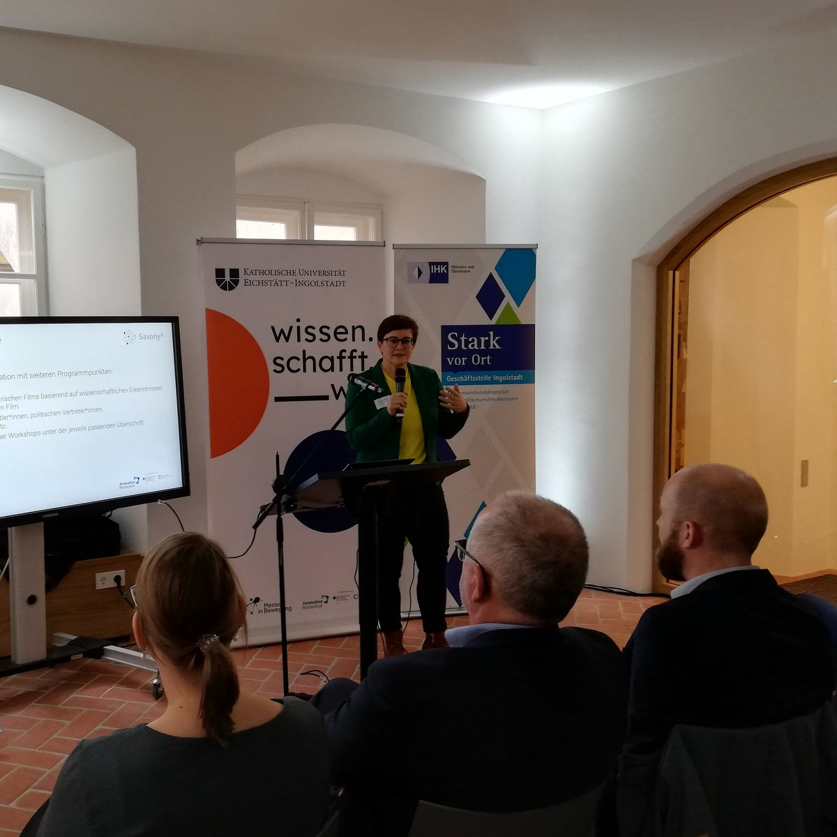 Unsere <a href="/Saxony5_/">Saxony5</a> Geschäftsführerin berichtet gerade an der @unieichstaett über die Erfahrungen aus der ersten Förderperiode #innovativehochschule