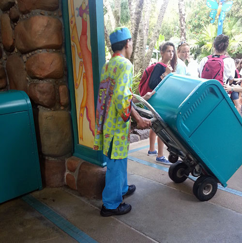 MagicalTrash's tweet photo. "Make way for the trash can! Mobile Disposal Unit en route!"
🌐 | https://t.co/dFTCgxFbbb
📷 | Nate Feldmann
Used by Permission. #MagicalTrash #Disney #TrashCan #DisneyTrashCan #DisneyParks #Orlando #WDW #AnimalKingdom #Africa #Pizzafari https://t.co/bo2taYHx9f