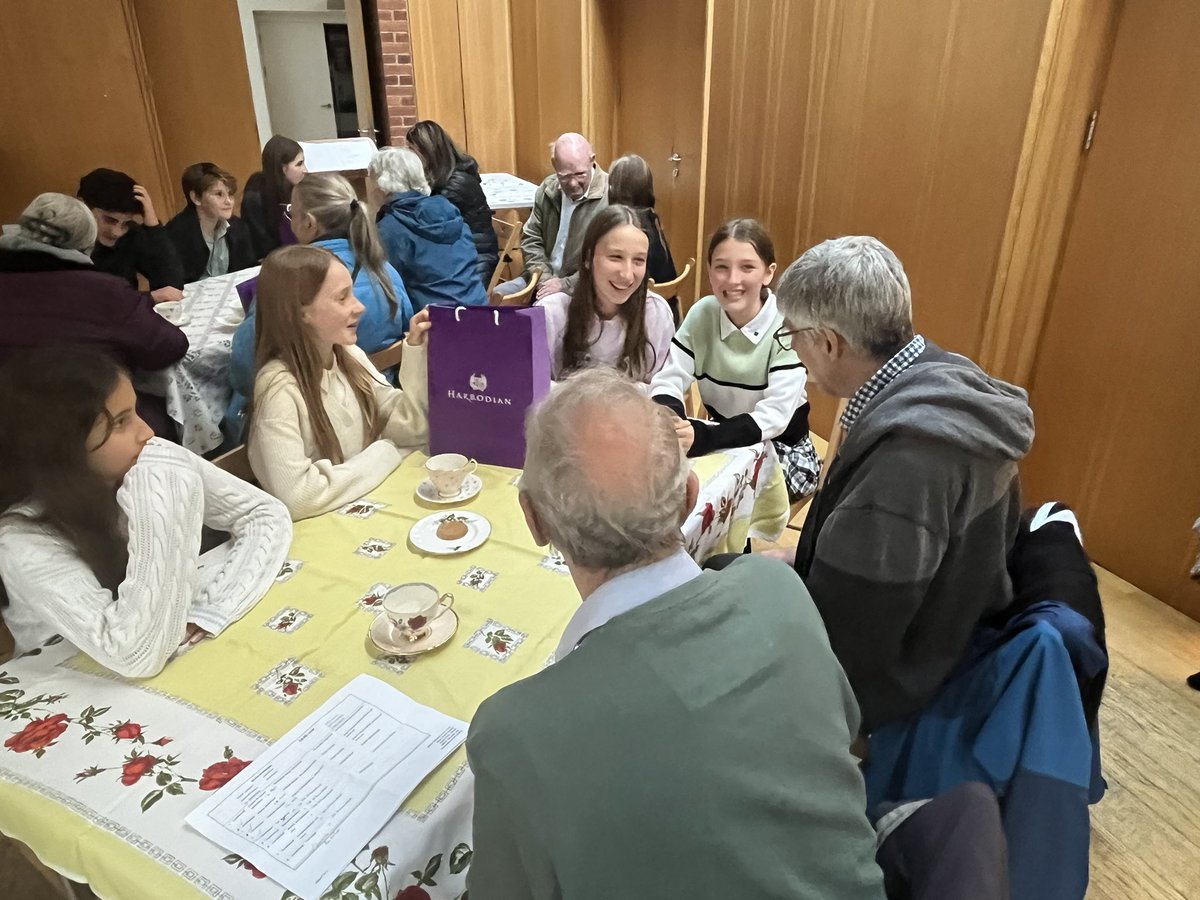 Our Upper Prep/Senior pupils took part in a concert last Friday for <a href="/FiSHHelpBarnes/">FiSH Neighbour Care</a> at the Retro Café, St. Michael &amp; All Angels in Barnes – a get-together that supports those with early memory loss/dementia. Chatting and giving out Harrodian goodie bags were also part of the fun!
