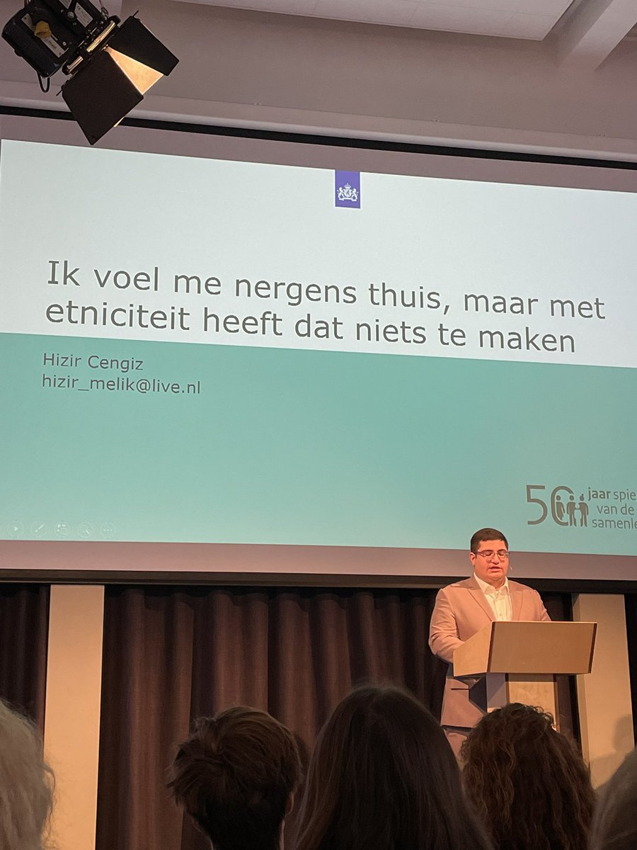 Julie Meerveld (@juliemeerveld) on Twitter photo Indrukwekkende column: “Mijn identiteit maakt mij kreupel”, blogt Hizir Cengiz op congres over #samenleven van <a href="/SCPonderzoek/">SCPonderzoek</a> Indrukwekkende column: “Mijn identiteit maakt mij kreupel”, blogt Hizir Cengiz op congres over #samenleven van <a href="/SCPonderzoek/">SCPonderzoek</a>