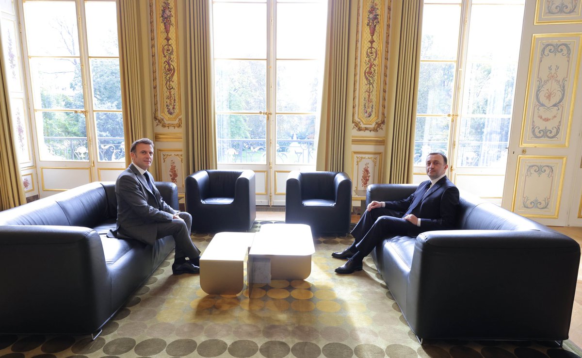Delighted to meet with @EmmanuelMacron 🇫🇷. We are grateful for the President's support on Georgia's 🇪🇺 path! We believe that 🇫🇷 will further strengthen its political & practical support, helping us advance successfully to the next stages of the accession.