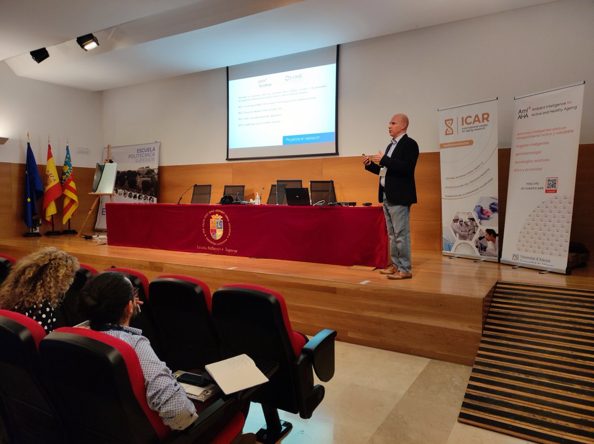 La #Gerontotecnología, protagonista esta mañana en la UA.
Expertos en diferentes disciplinas han presentado sus trabajos relacionados con el uso de hogares inteligentes para facilitar la autonomía de las personas mayores o en situación de vulnerabilidad... s.ua.es/es/-BZg