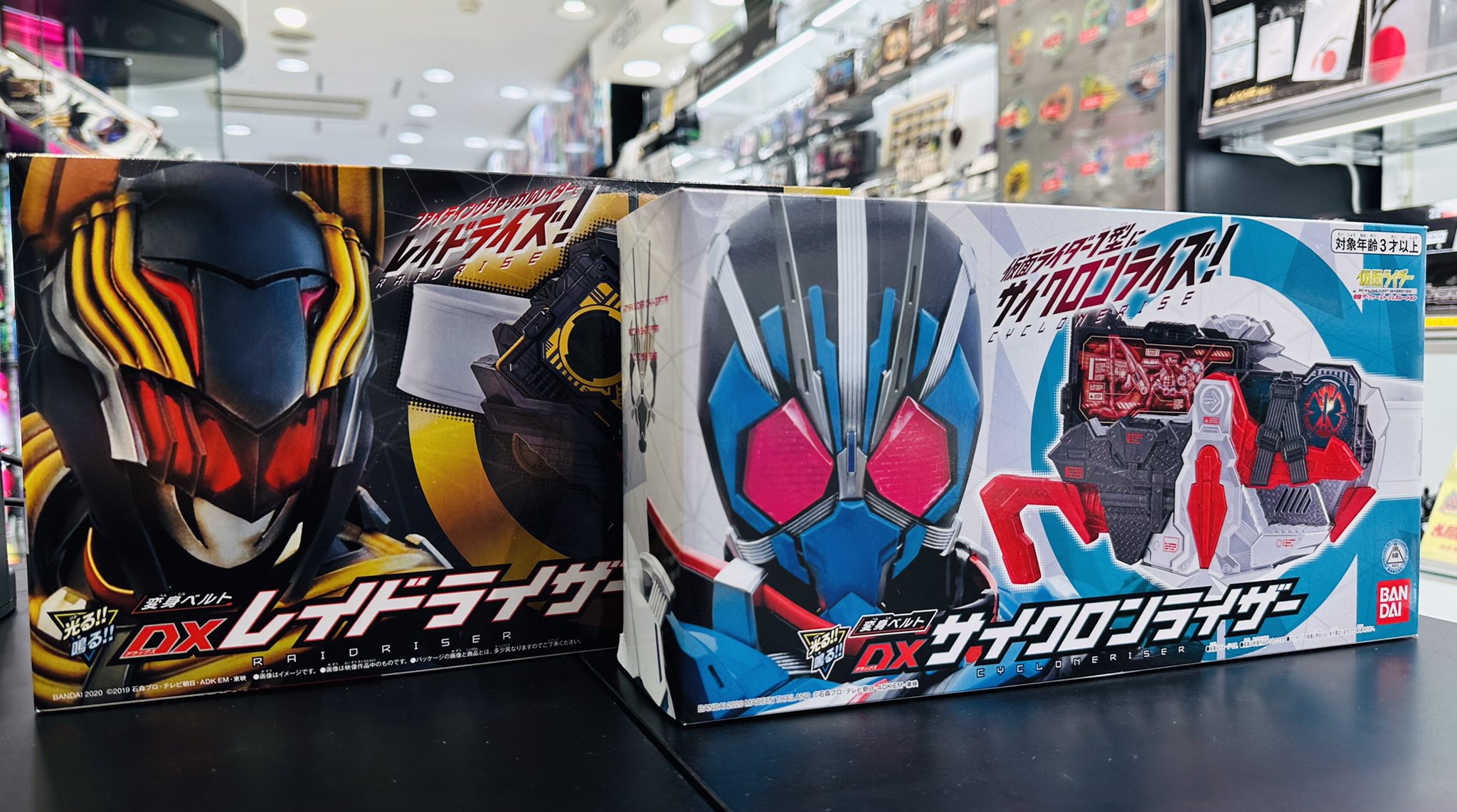 X-এ 仮面ライダーストア: 