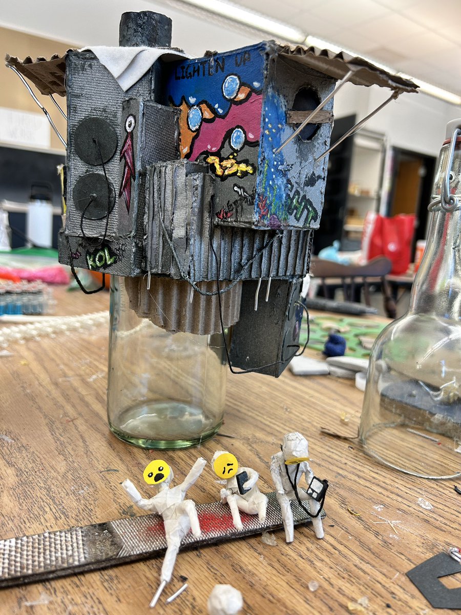 3d_mhs's tweet photo. This piece Nick is making has so much soul and mood. 😍🥲❤️
#arteducation #ap3d #sculpture #mixedmedia https://t.co/Igrzr1DZhO