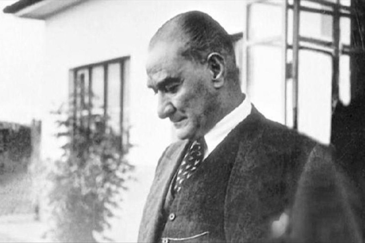 "Gidelim Afet. Bir orman kenarına gidelim. Her şeyi bırakalım. Şöyle basit bir ev, ocaklı bir oda... Evet... Evet... Hemen çekip gidelim ormanlara. Hele ben bir iyi olayım da..."