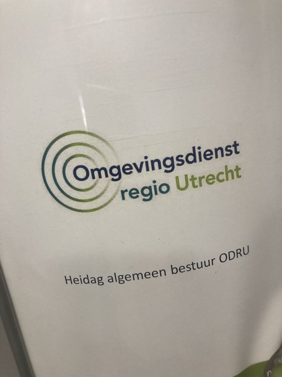 SjorsFrohlich's tweet photo. In Zeist voor heidag van de @OdruUtrecht. Veel uitdagingen met nieuwe omgevingswet, gemeentefinanciën en de weg naar één robuuste omgevingsdienst in Utrecht. Goede discussie hierover, onder meer met @MagdeleenSturm, directeur versterking VTH. https://t.co/d16KRzaqL7