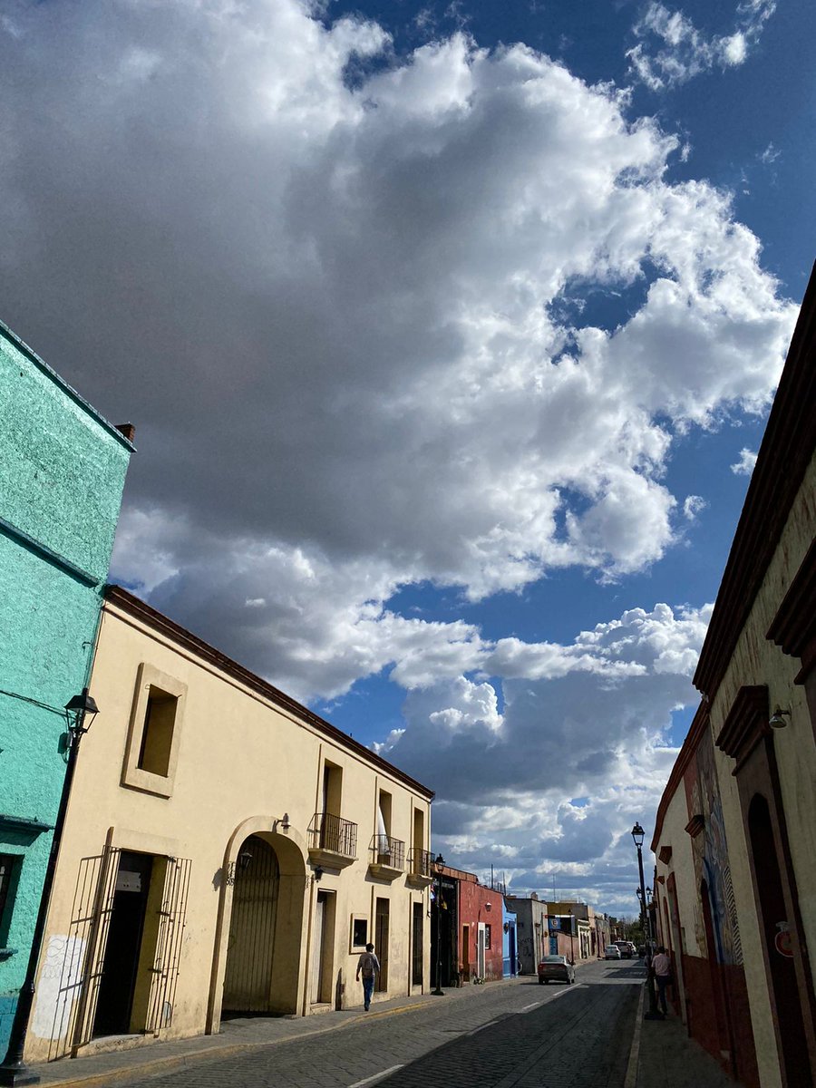 ¡Excelente #jueves ! que sea de momentos memorables, salud y el mayor bien para nuestra comunidad digital.
📷@jlplatafoto comparte una mirada a la ciudad esta mañana de #9denoviembre 
#ORORadio #Oaxaca #ORODigital