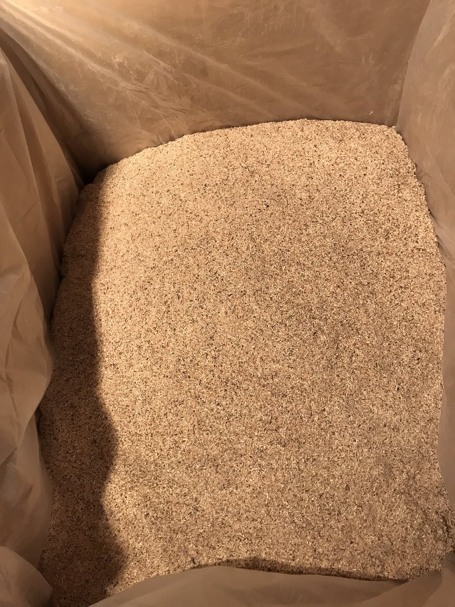 超微粒子オガ粉
2段階篩がけという苦行を乗り越え
完成されます

このオガ粉がお客様の手で
超優良産卵マットに大変身

お値段なんと50リットル3000円😤
本気の一品です