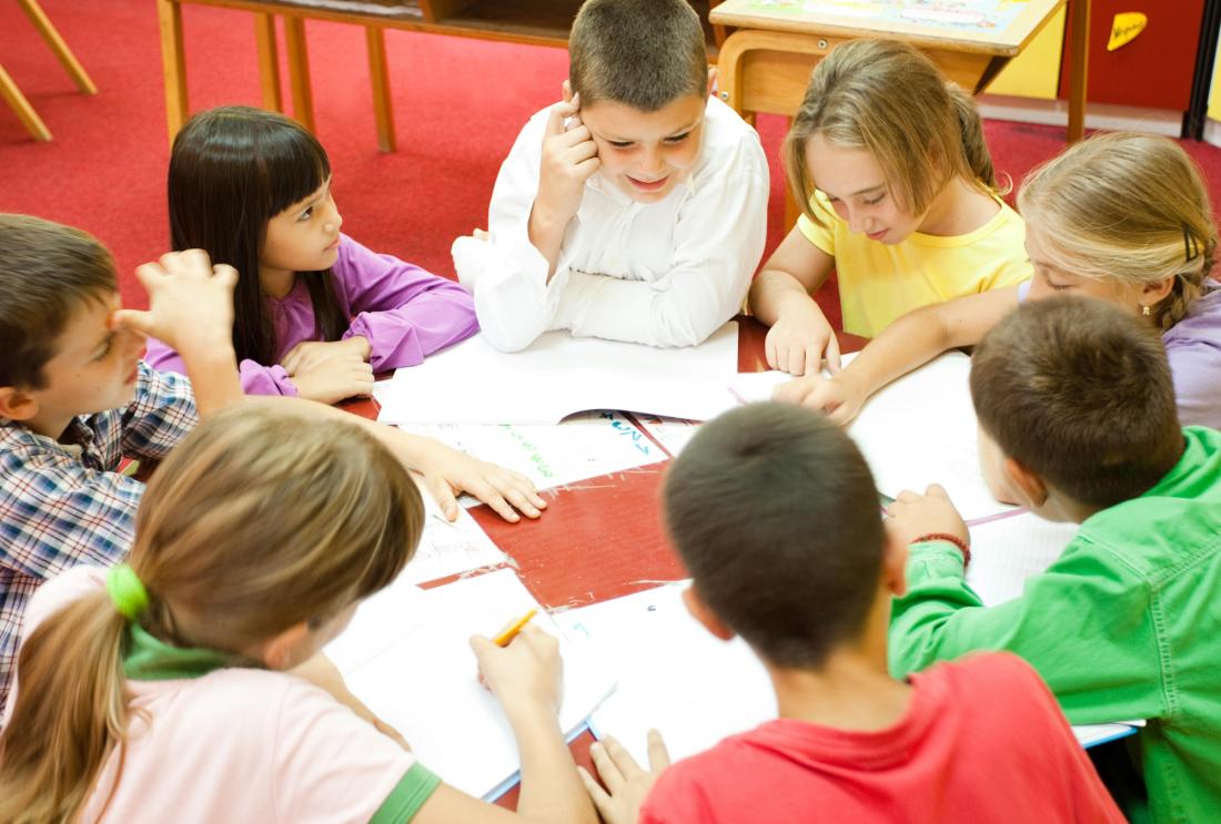 IDEE_Education's tweet photo. #NonAuHarcèlement 🏫 Les résultats d'un programme de Médiation Sociale en Milieu Scolaire sont notables pour réduire le harcèlement. Les effets sont plus marqués pour les élèves les plus exposés. Le bien-être et l'absentéisme sont également améliorés. 
➕ https://t.co/XVX4dWkzhH https://t.co/F7tap7Va0X