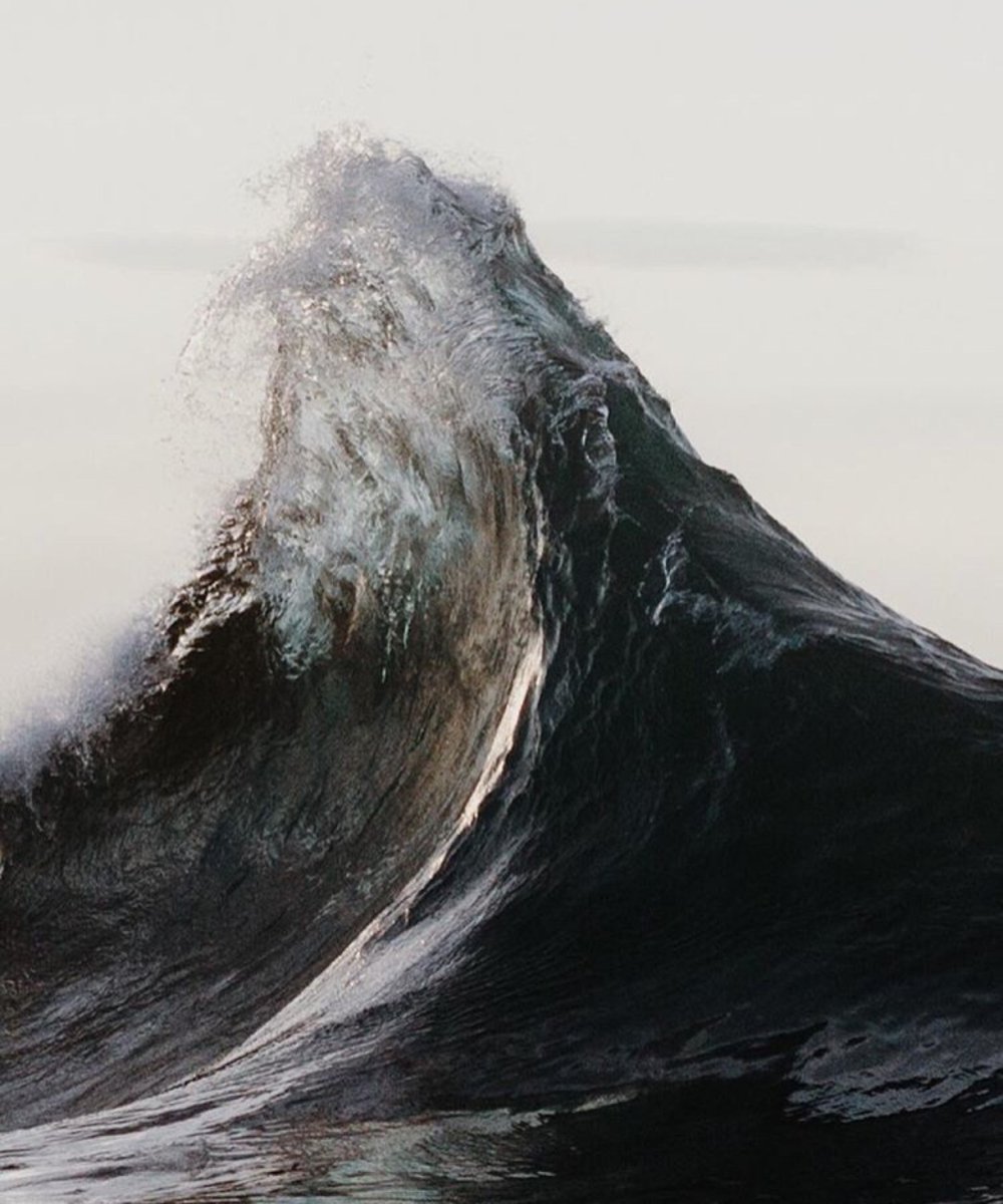 elemmiressoul's tweet image. big waves.