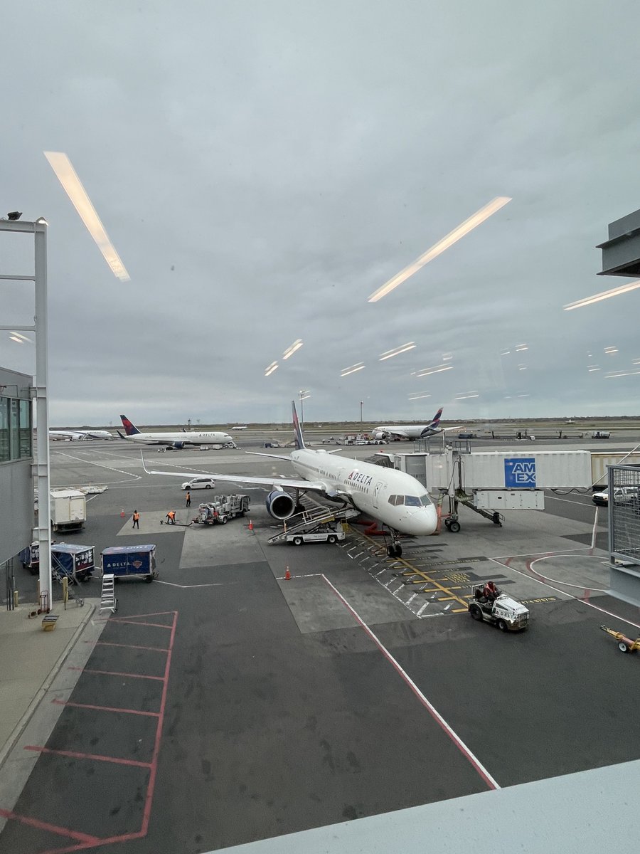 marcoroth_'s tweet image. En route to San Diego for #RubyConf2023! 🥳