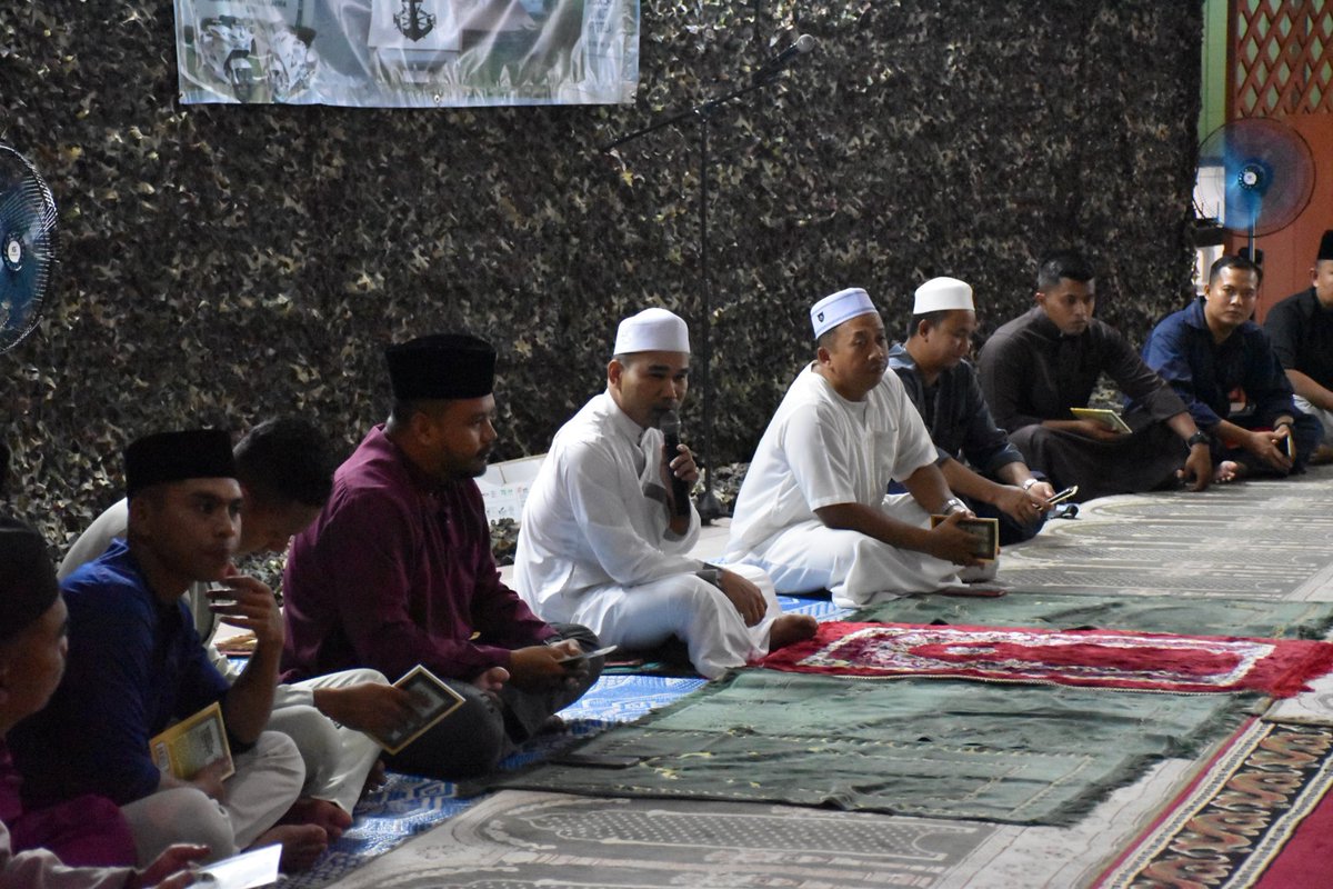 Majlis Bacaan Yasin, Tahlil dan Doa Selamat.

#TangkasMengawal

@CoxnYusri
@tldm_rasmi
@NavyPeople
#NavyUpdate 
#NavyPride 
#NavyNews