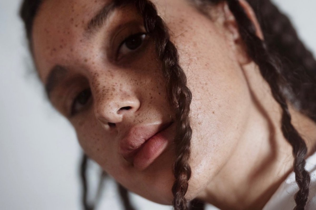 Garrett Bradley is de winnaar van de Eye Art &amp; Film Prize 2023!

Vanmiddag vindt de uitreiking plaats met Q&amp;A en filmvertoning.
→ eyefilm.nl/whats-on/eye-a…

#eyefilm #EyeArtFilmprize #GarrettBradley