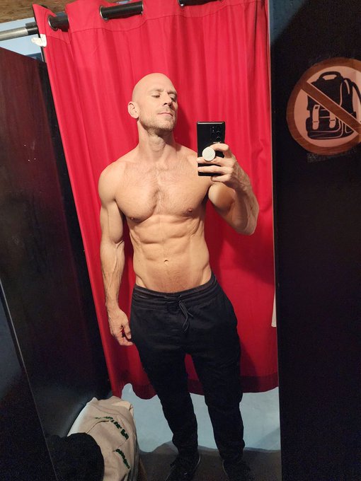 Dressing room shots📷 https://t.co/vmBIi2e3Lk<a href="/tag/mvsales"class="tags"><span>#mvsales</span></a>