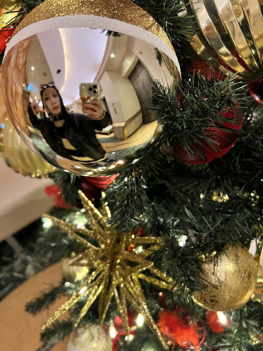 RRReol's tweet image. リハーサルで黒箱ケーキもらった🗃️
今年もたくさんのお祝いありがとうございます、お陰様でサーティやったー

🖤