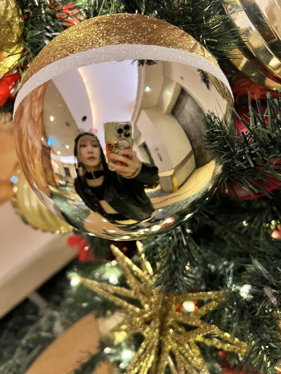 RRReol's tweet image. リハーサルで黒箱ケーキもらった🗃️
今年もたくさんのお祝いありがとうございます、お陰様でサーティやったー

🖤