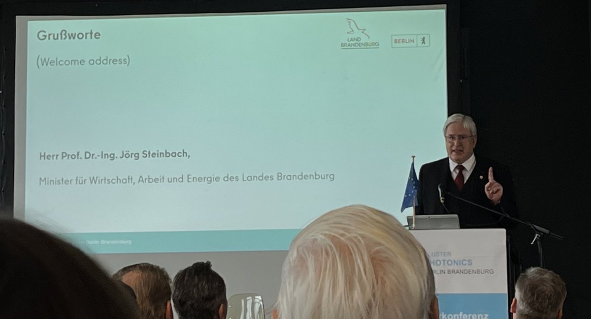4 years &amp; what feels like an entire era have gone by since I last pitched at the cluster conference #optics &amp; #photonics #Berlin #Brandenburg. My team jersey might have changed (@MenloSys ❤️) but the engagement of <a href="/joergstb/">Jörg Steinbach @joergstb.bsky.social</a> &amp; others remains strong! <a href="/BerlinPartner/">Berlin Partner</a> <a href="/WFBBrandenburg/">Wirtschaftsförderung Brandenburg | WFBB</a>