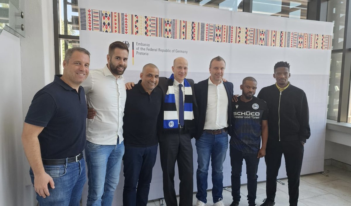 🇿🇦🇩🇪 Football cooperation. 

German Club Arminia Bielfeld supporting various joint projects in SA

👍⚽️ well done &amp; phambili !