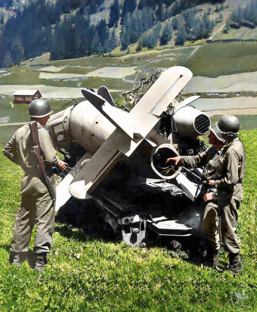 Atellani's tweet photo. American soldiers outside St. Leonhard, #Austria, take a #Bachem Ba 349 #Natters and #rocket #engine parts into custody. May 1945

#WWII #Germany https://t.co/HNlJtnLO7H