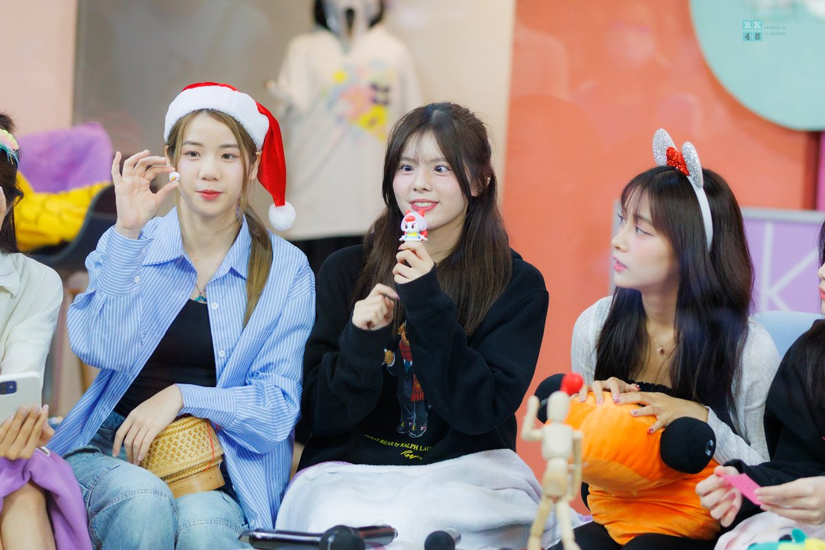 RKhing48's tweet photo. 1ภาพ สามความรู้สึก 🙂💓
Fame BNK48 Pancake BNK48 Hoop BNK48 
#FameBNK48​#PancakeBNK48​#HoopBNK48 https://t.co/SLS11Qxx38