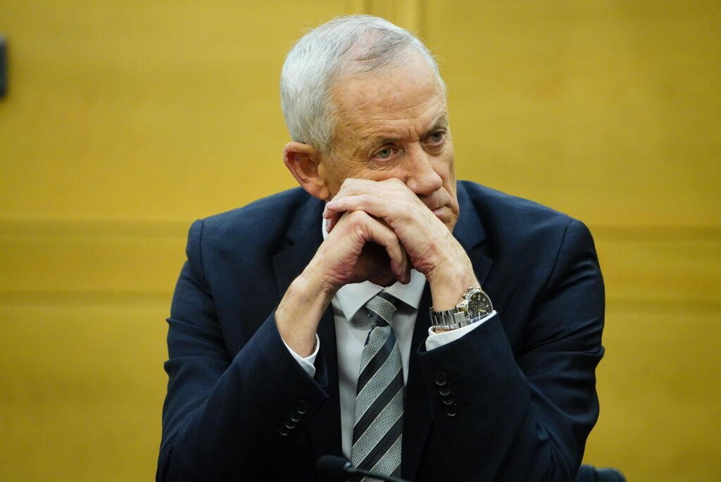 Milifney's tweet photo. שר הביטחון גנץ: "רצף הפיגועים ביו"ש לצד עליית בן גביר וסמוטריץ' לעמדות בכירות בממשלה עלול להוביל לדרדור המצב. אני מקווה שלא נראה רף אלימות גבוה מזה שראינו עד כה, שיתחיל בירושלים, יקרין לאיו"ש, ידליק את עזה ואולי משם לזירה הצפונית. אבל לנוכח המציאות זה לא תרחיש בדיוני" https://t.co/BINvzgYUf2