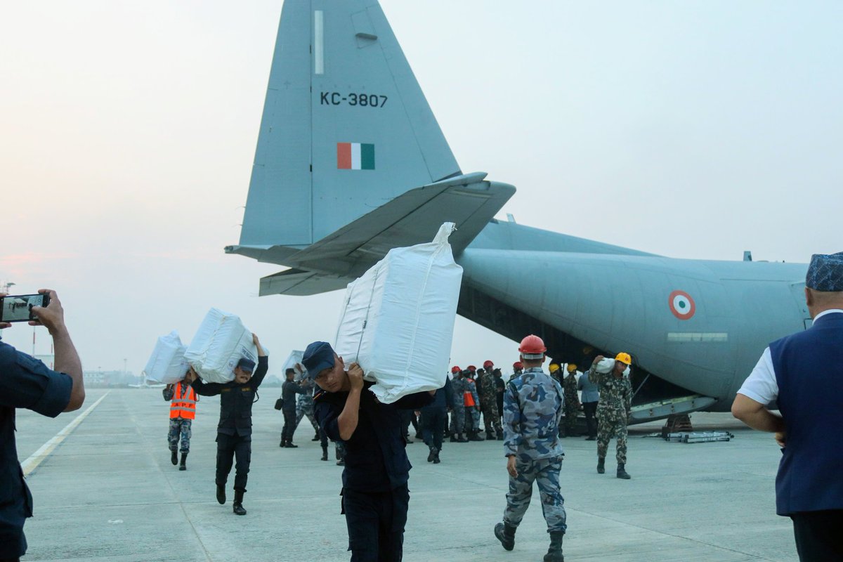 Third tranche of relief materials comprising of blankets,sleeping bags,tents & essential medical supplies,from #FirstResponder India 🇮🇳 handed over to #Nepal 🇳🇵 Govt. Under #NeighbourhoodFirst Policy
India remains steadfast to support people of Nepal
#IndiaNepalFriendship 🇮🇳🤝🇳🇵