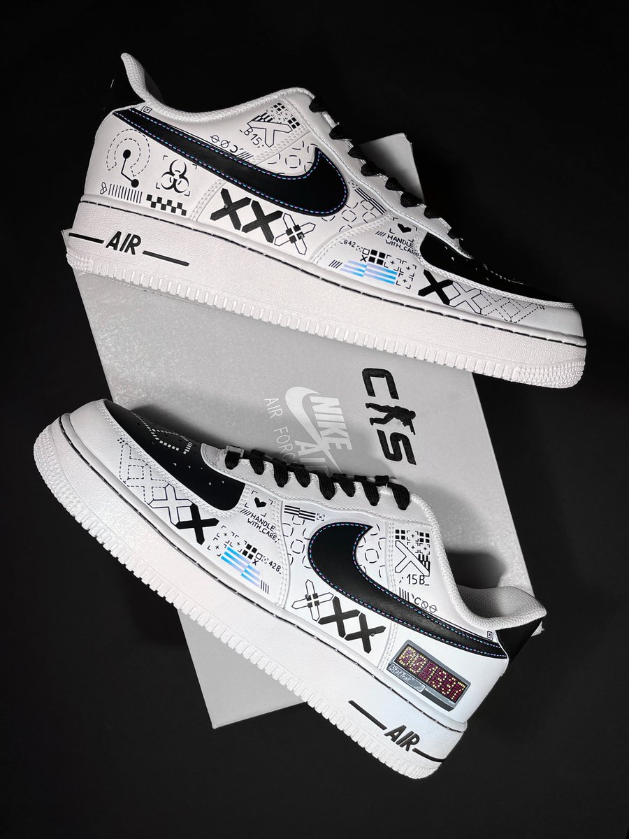 DUEL_x_TOXIC's tweet photo. Air Force X Counter-Strike

You ask we deliver, Another Custom painted shoe feat:

StepTrack AF1 Printstream ⚫️⚪️

Like always more pics down below

Working non-stop so DM for orders while it lasts ⚡️

#counterstrike #cs2 #csgo #airforce #nike https://t.co/1WuiGFR3Mw