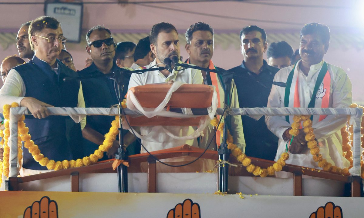 INCIndia's tweet photo. आज @RahulGandhi जी ने जबलपुर पूर्व के कांचघर चौक पर जनता को संबोधित किया। 

मध्य प्रदेश में जनता की खुशहाली लिए... आ रही है कांग्रेस https://t.co/muYKZIqa3d