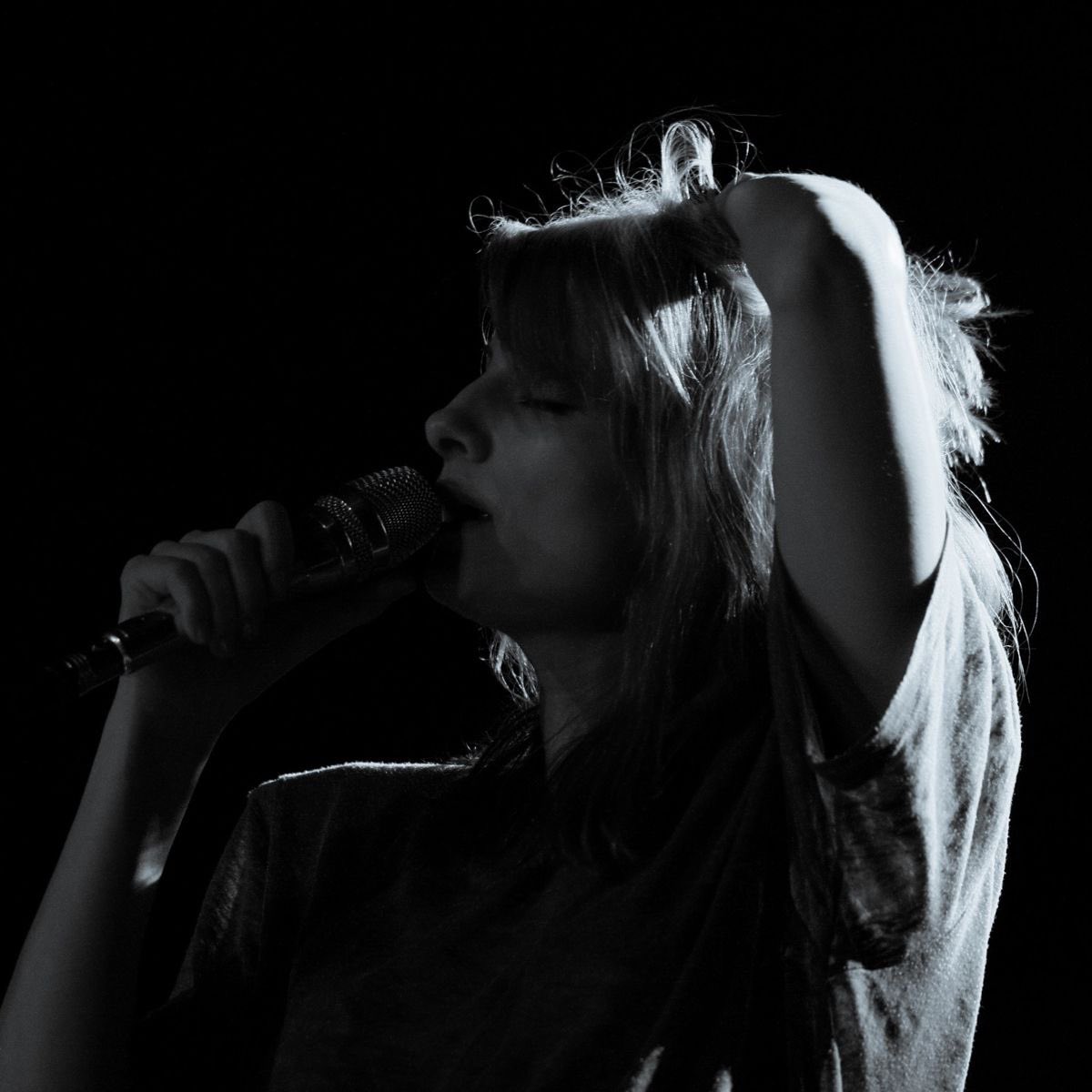 Alxndra_1987's tweet photo. She always makes such passionate and beautiful love to her microphone 🎤🫠
@Najwa_Nimri Aye mujer, I hope you will be touring in summer 2024! I will be like this 🫠🫠 on the floor of your concert! 😂
#najwanimri #artist #fandom #singtome https://t.co/j6qM8AvsJn