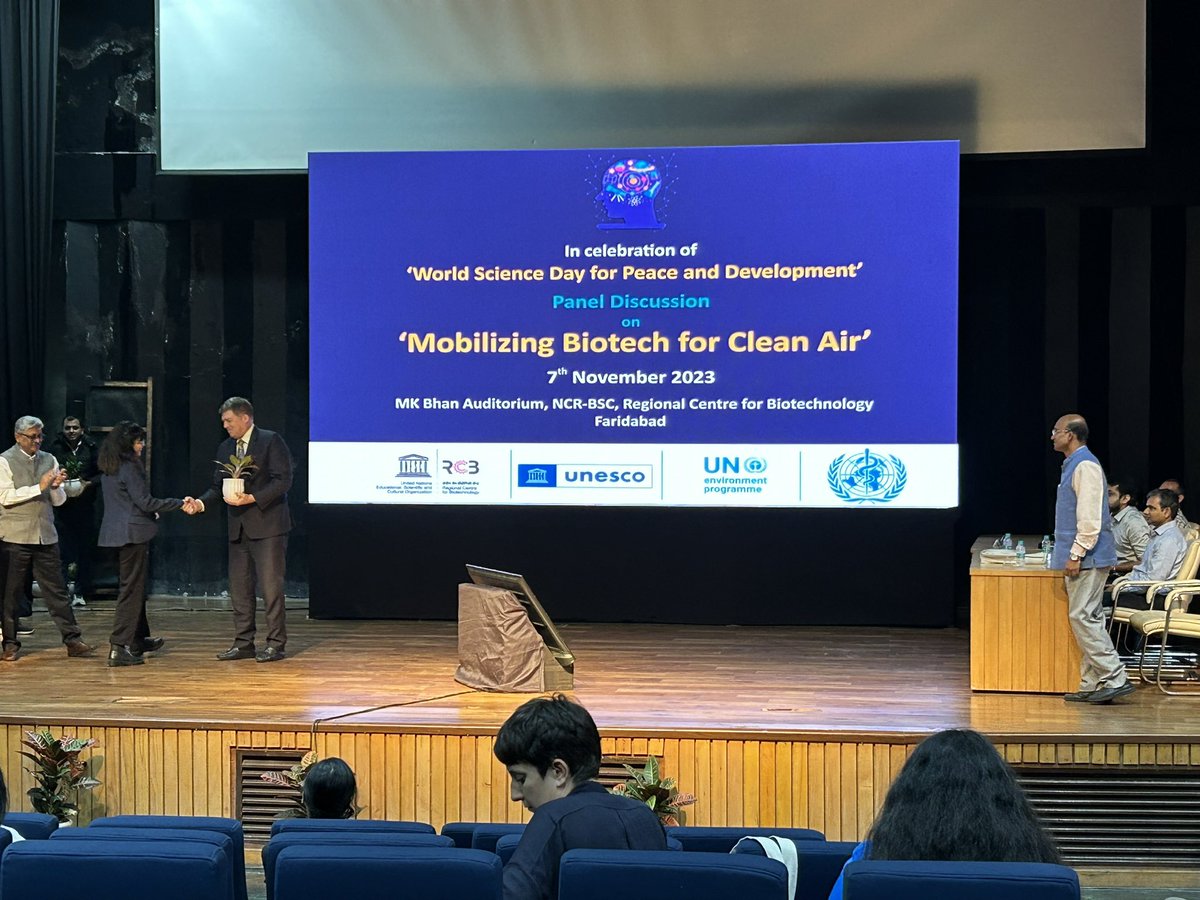 Honoured to be RCB student representative in meeting ‘Mobilizing Biotech for Clean Air’ Co-organized by @unescorcb, @UNESCO, @UNEP, @WHO. Insightful panel discussion w/ @Harshalsalve @somagnik @Varunkakde moderated by Dr. Benno Boer. Many thanks Dr.Roy, @MotianiRaj1, Dr.Sivaram