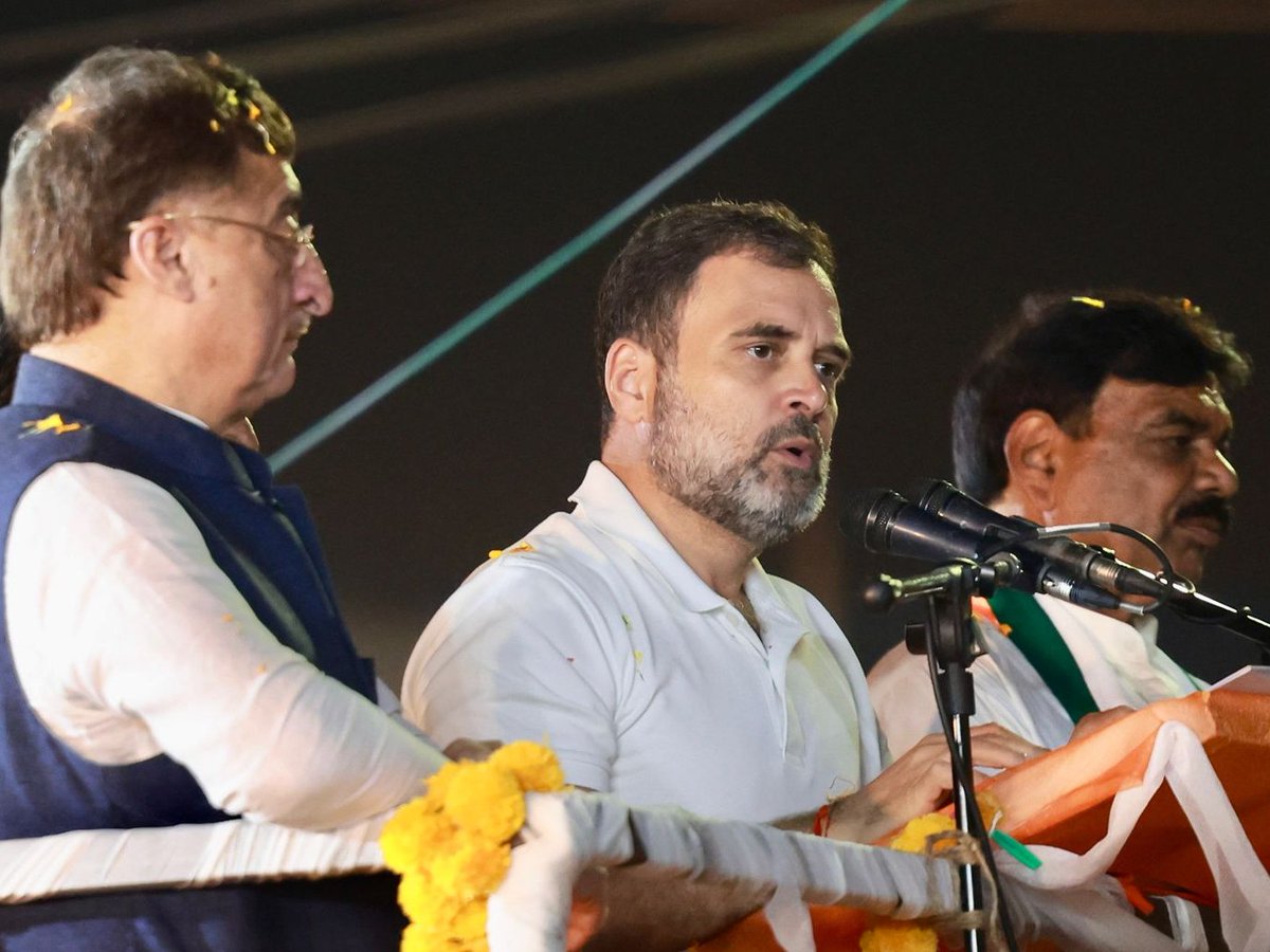INCIndia's tweet photo. आज @RahulGandhi जी ने जबलपुर पूर्व के कांचघर चौक पर जनता को संबोधित किया। 

मध्य प्रदेश में जनता की खुशहाली लिए... आ रही है कांग्रेस https://t.co/muYKZIqa3d