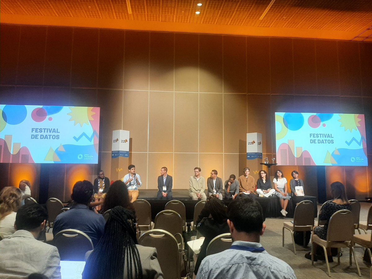 What a wonderful people talking about "Inclusive data" in Lightning talk format by <a href="/Data4SDGs/">Global Partnership</a> cc <a href="/data4change/">data4change</a> <a href="/datalat/">Datalat</a> <a href="/ildalatam/">ILDA</a> @juliuslaetus <a href="/glouch_g/">Gloria J. Guerrero 🤖</a>