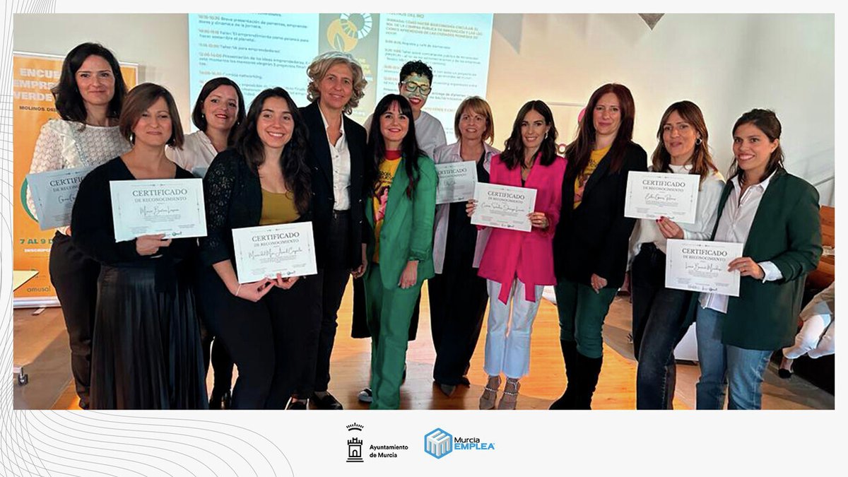 Murcia_Emplea's tweet photo. La @omepMurcia y la concejal de Gobierno Abierto, Promoción Económica y Empleo @MerBernabe , han entregado los diplomas de participación a las 18 mujeres que han participado en el programa de emprendimiento “¡Salta!” 🎓🏅

¡Enhorabuena! 👏🏼

🔗 https://t.co/C70cwHuZsp

@AytoMurcia https://t.co/knfchb8cDU