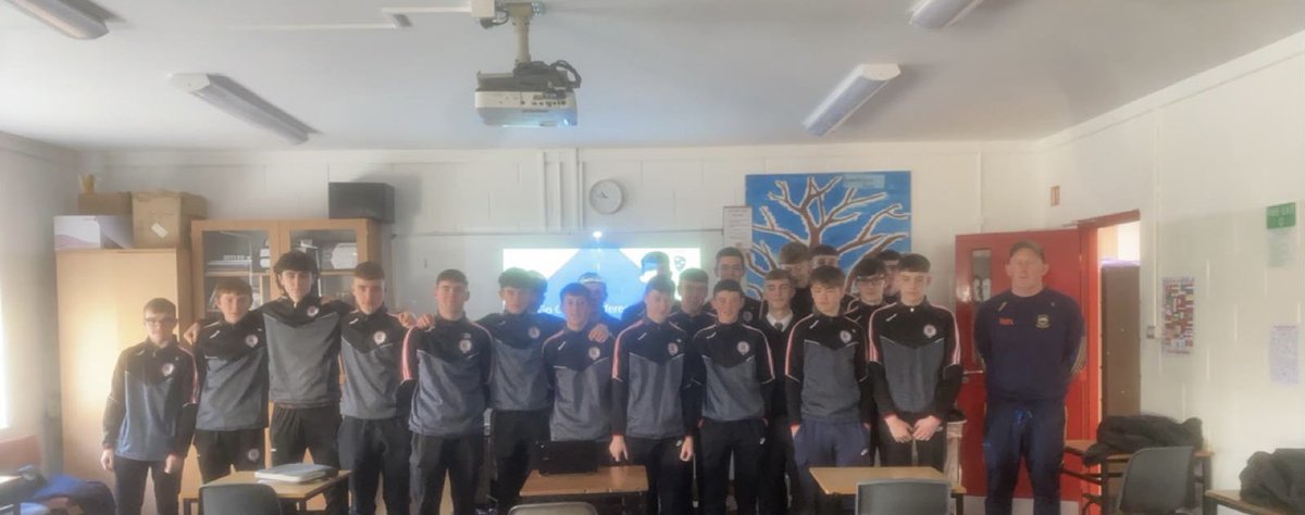 hsclonmelcbs's tweet photo. Tipperary GDA Tom Fitzgerald with our TY students completing Young Whistlers Referee course this morning 👍🏻 https://t.co/h6nrkVPXGS