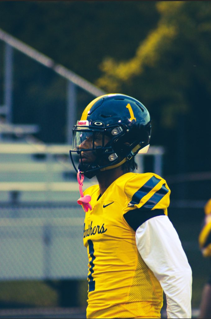 Full Senior year tape enjoy Coaches!!!  hudl.com/v/2MFW0e